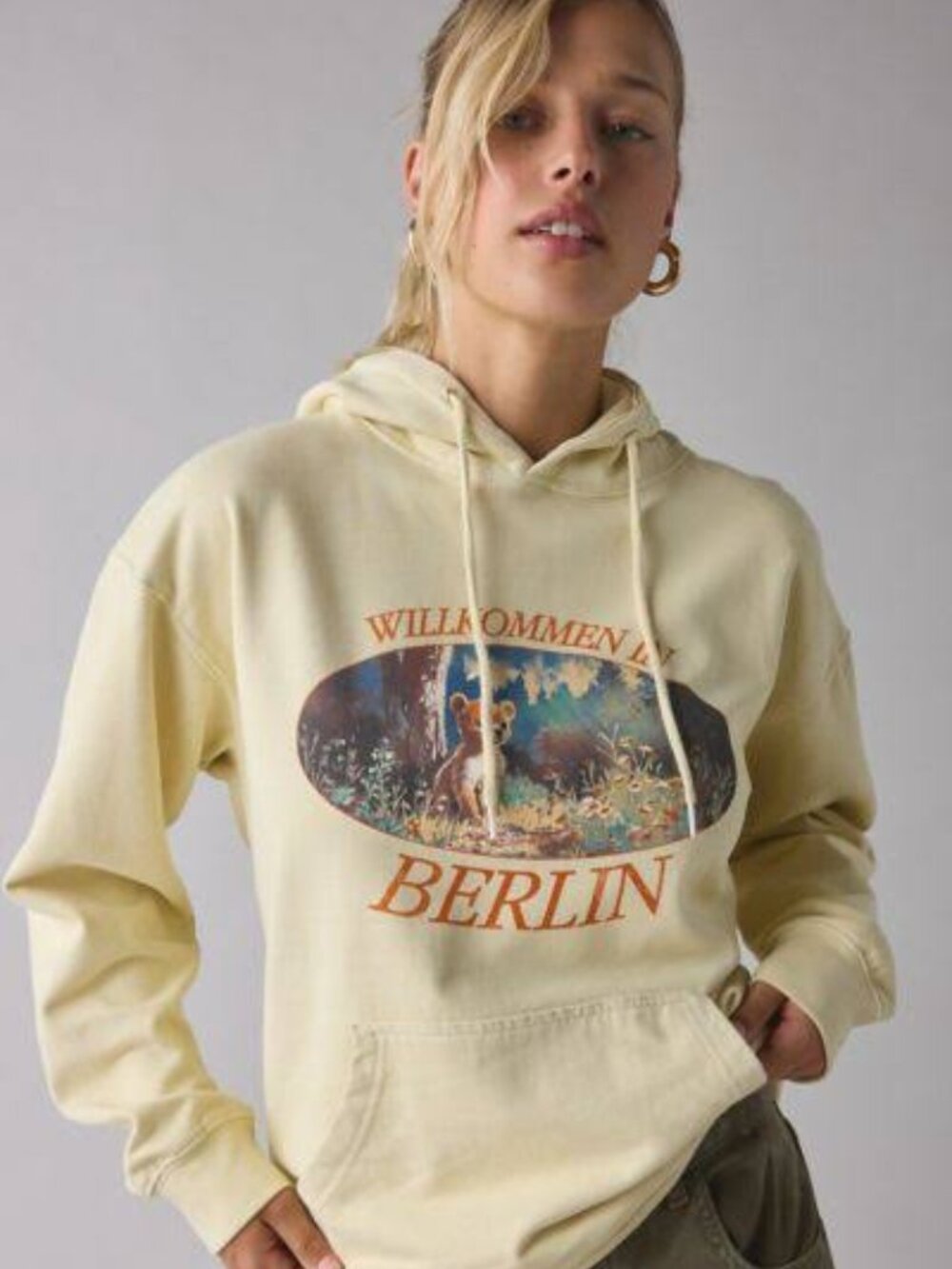 Urban Outfitters Cream 'Willkommen in Berlin' Graphic Hoodie small